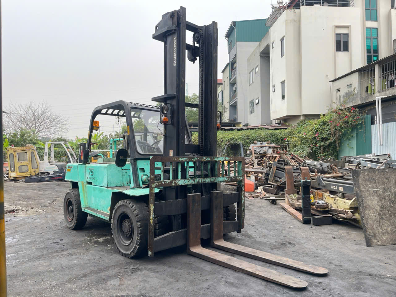 Xe nâng dầu bãi Nhật SUMITOMO FD75, năm 2005