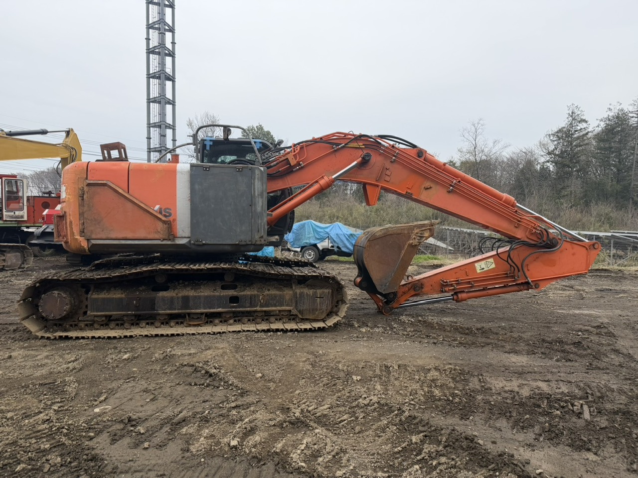 MÁY XÚC ĐÀO BÁNH XÍCH  HÀNG BÃI NHẬT HITACHI ZX225-3, NĂM 2013