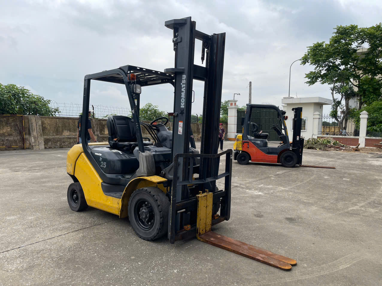 Xe nâng xăng KOMATSU FG25-17, năm 2015